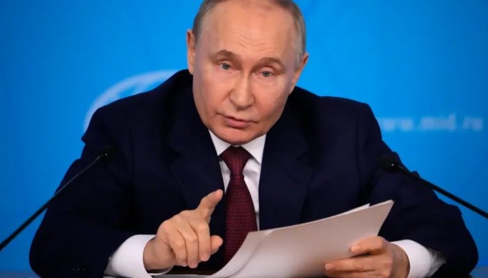 Putin threatens to seize Ukrainian territories by force if talks fail