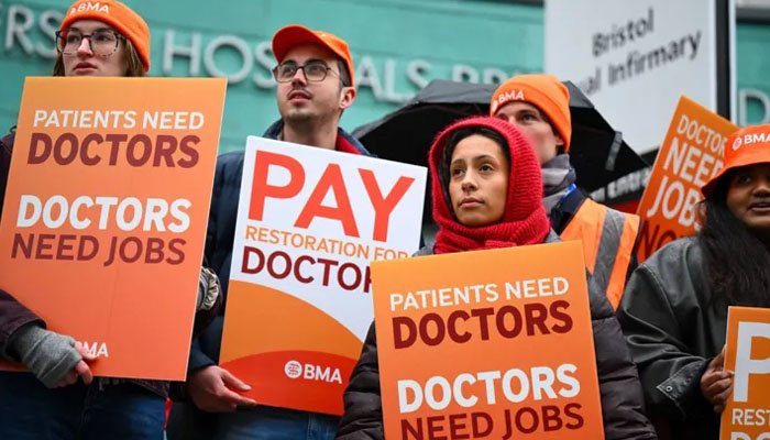 Doctors' strike in England, 70,000 operations and appointments feared to be postponed