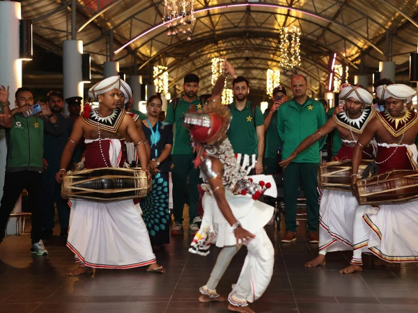 T20 series, Pakistan team receives grand traditional welcome upon arrival in Sri Lanka